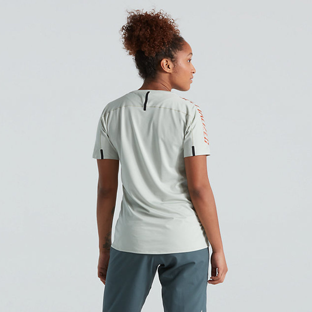64021-01121 SPRUCE t-shirt jersey de vélo de montgne pour femme specialized de couleur vert pale vu de dos